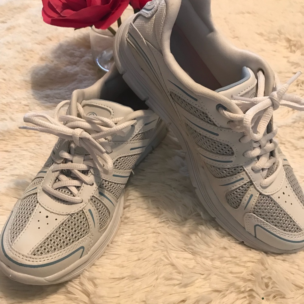 Easy Spirit Tennis Shoes